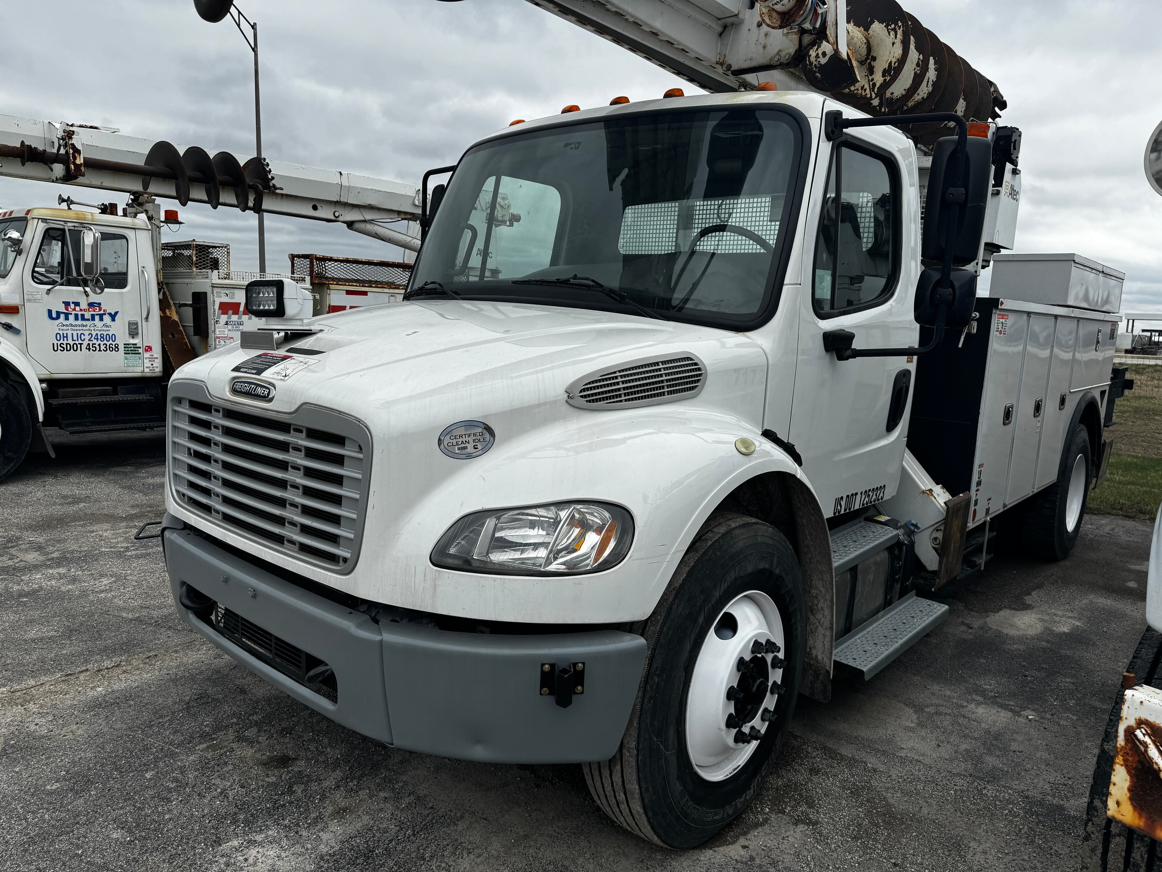 2015 Freightliner - Altec Derrick Digger